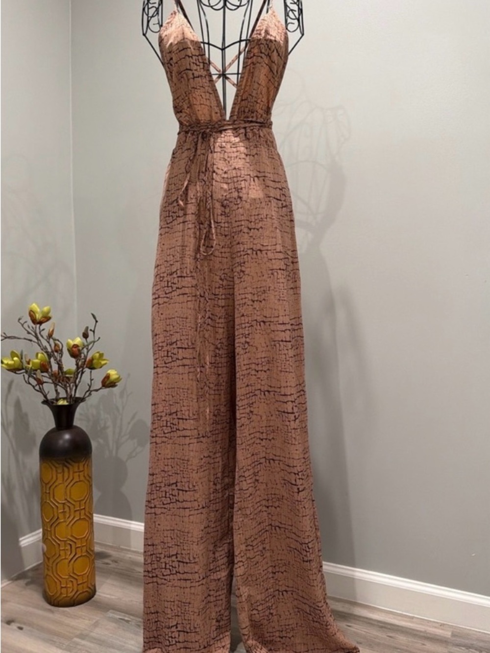 PrettyLittleThing Dusty Rose Printed Plunge Wide-Leg Jumpsuit